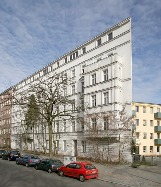 Singles aufgepasst: 1-Zimmer-Altbauwohnung in zentraler Lage — photo 1